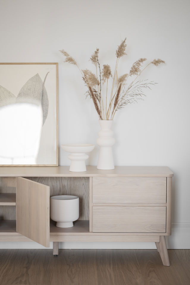 TV-Bank 'Yumi' - Eiche Weiß pigmentiert