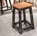 Hocker aus Holz mit schwarzen Beinen - Natur
