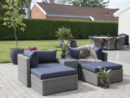 Lounge-Set - Grau mit schwarzen Kissen