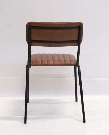 Stuhl aus gestepptem Leder